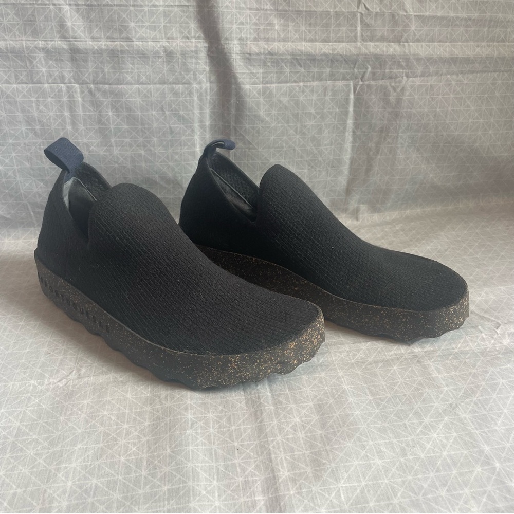 Asportuguesas Fly London Slip-On City Shoes in Black 42